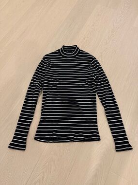 Uniqlo Black and White Striped Long-Sleeve Mock Neck Top